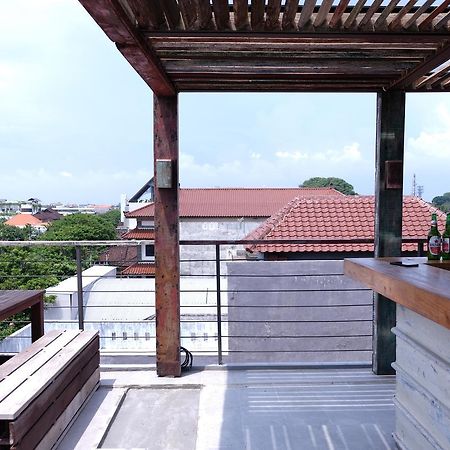 M Boutique Hostel Legian Kuta  Bagian luar foto