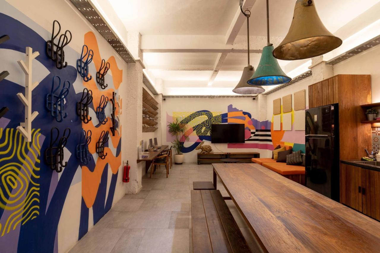 M Boutique Hostel Legian Kuta  Bagian luar foto