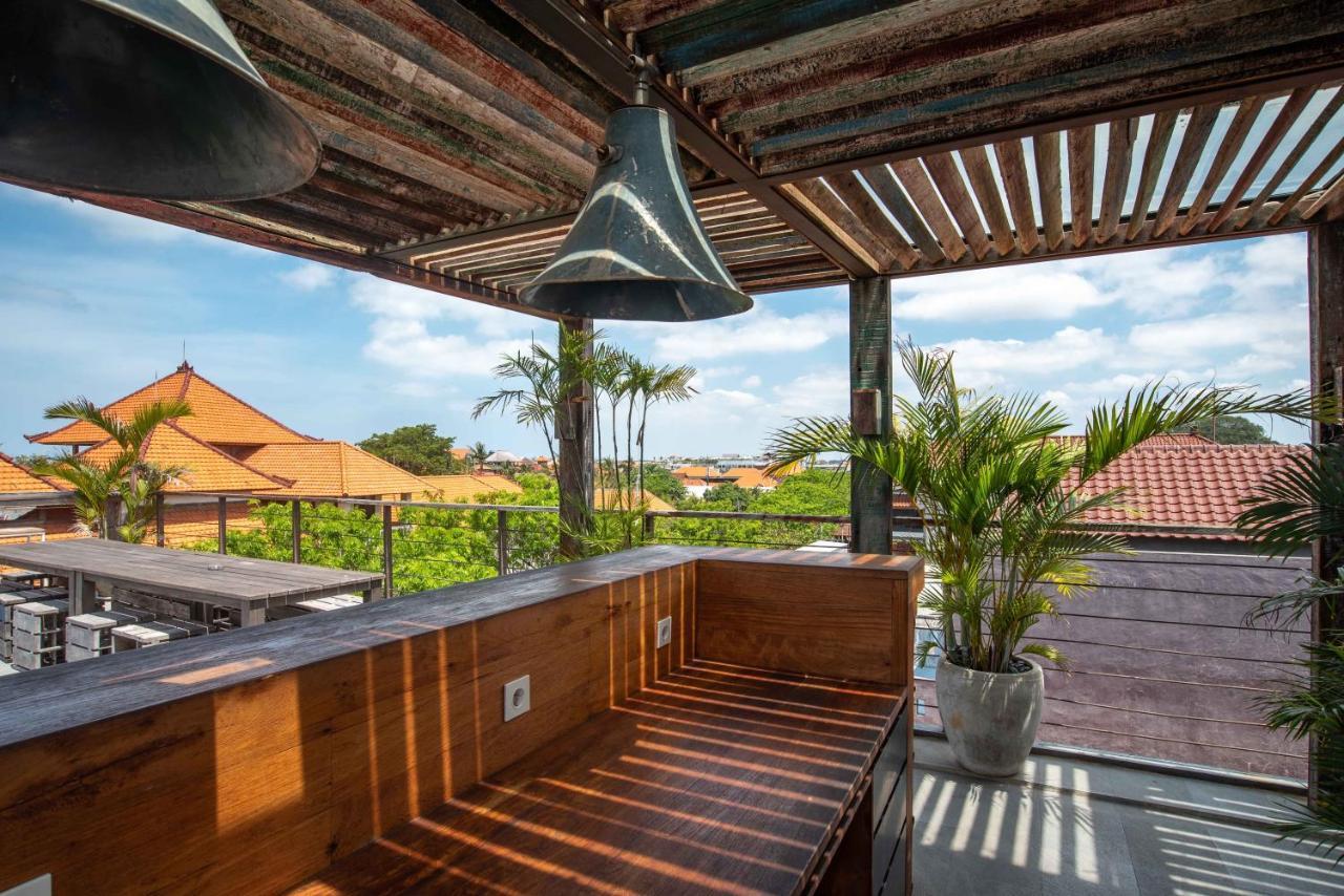 M Boutique Hostel Legian Kuta  Bagian luar foto