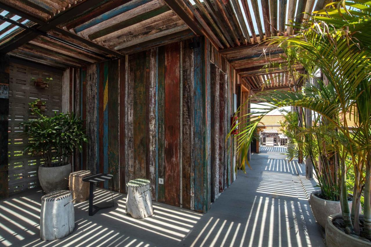 M Boutique Hostel Legian Kuta  Bagian luar foto