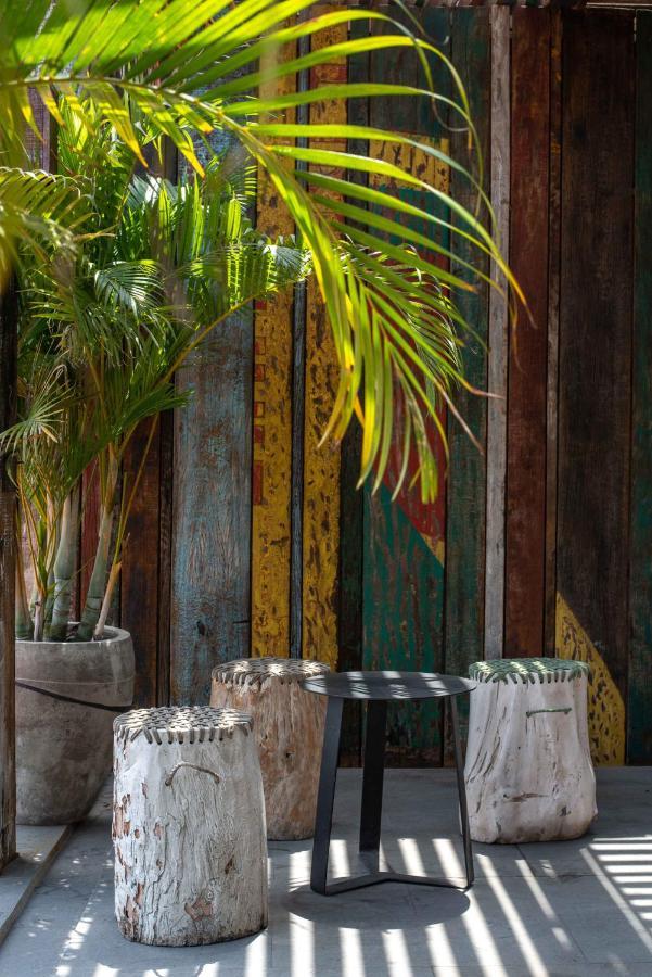 M Boutique Hostel Legian Kuta  Bagian luar foto