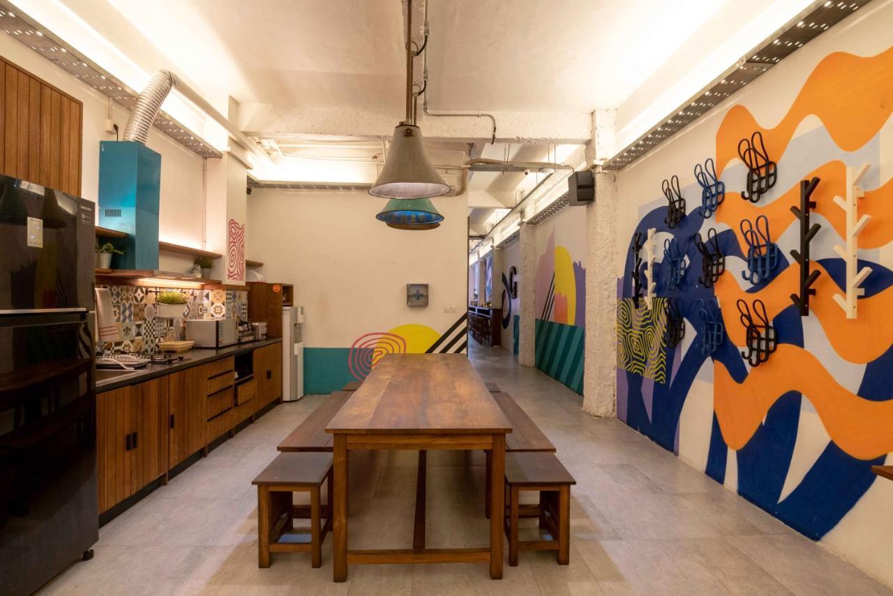M Boutique Hostel Legian Kuta  Bagian luar foto
