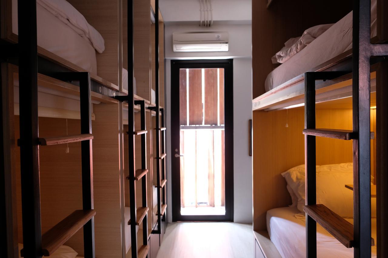 M Boutique Hostel Legian Kuta  Bagian luar foto