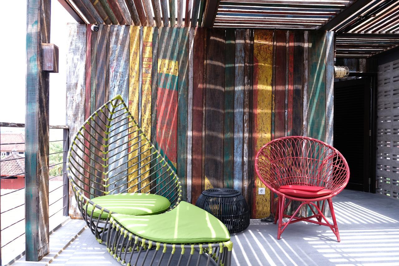 M Boutique Hostel Legian Kuta  Bagian luar foto