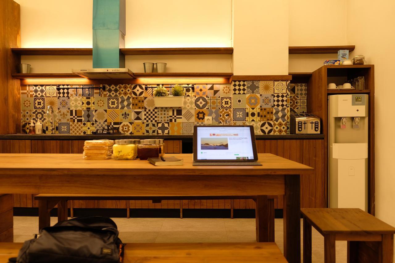 M Boutique Hostel Legian Kuta  Bagian luar foto