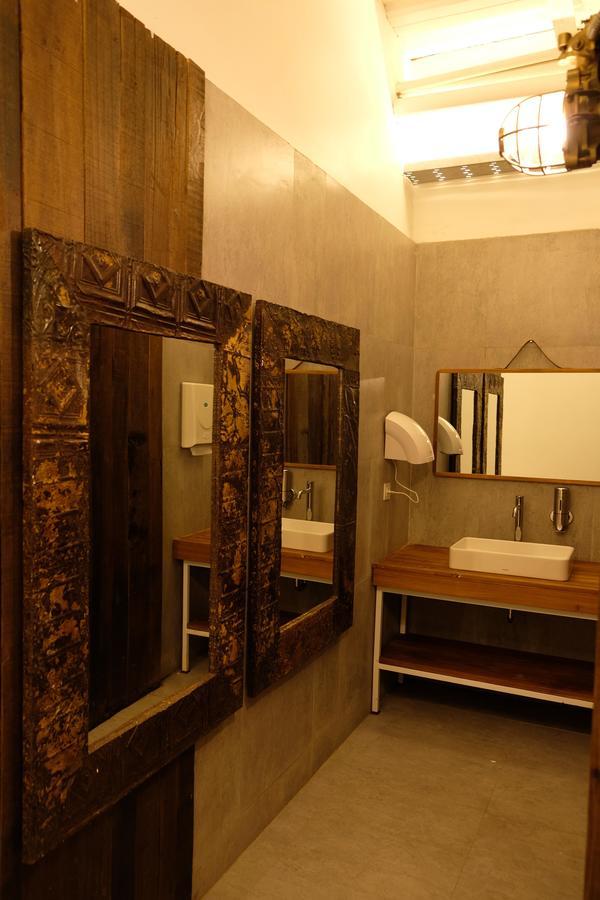 M Boutique Hostel Legian Kuta  Bagian luar foto