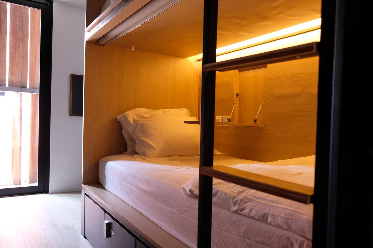M Boutique Hostel Legian Kuta  Bagian luar foto