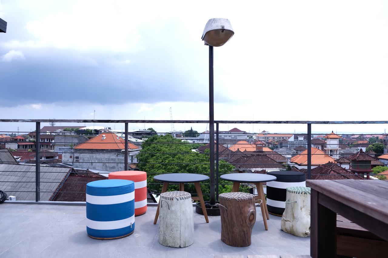 M Boutique Hostel Legian Kuta  Bagian luar foto